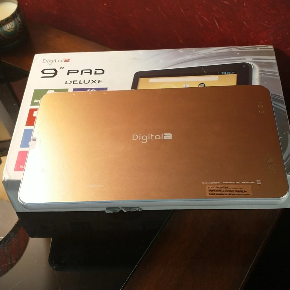 Digital2 D2-961G_MG - Gold Tablet Bundle